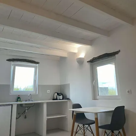 Louloudas Paros Molos (Paros)