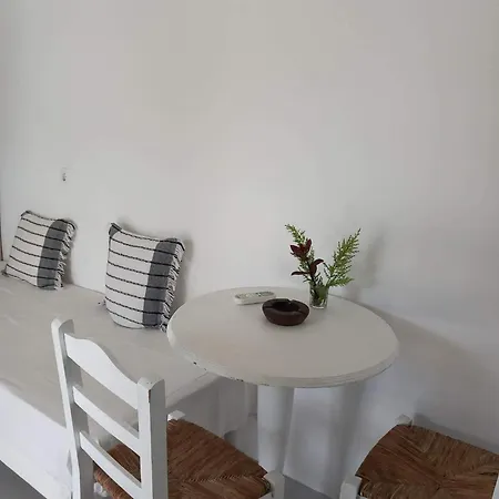 Louloudas Paros Molos (Paros)