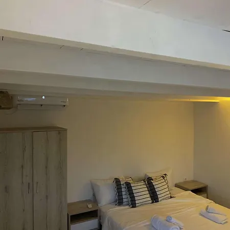 Louloudas Paros Molos (Paros)